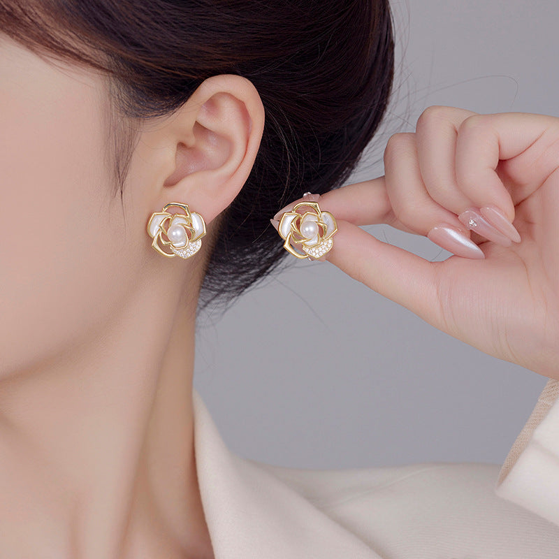 Natural Shell Flower Earrings: Fashionable, Light Luxury, Real Gold Plated