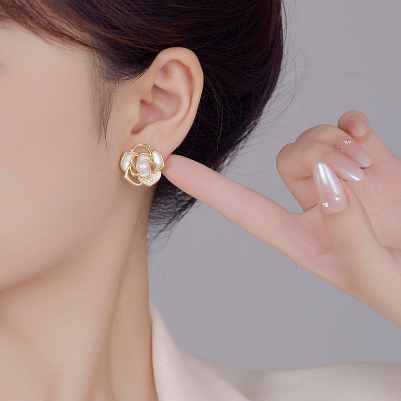 Natural Shell Flower Earrings: Fashionable, Light Luxury, Real Gold Plated