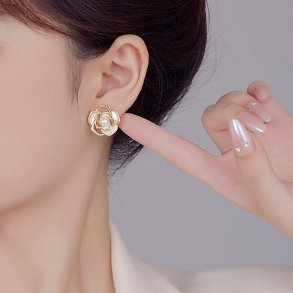 Natural Shell Flower Earrings: Fashionable, Light Luxury, Real Gold Plated